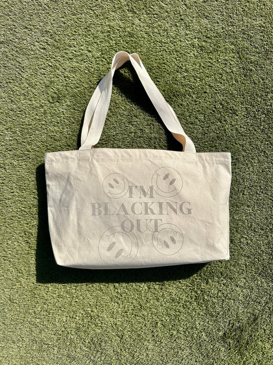 BLACKING OUT LUX TOTE